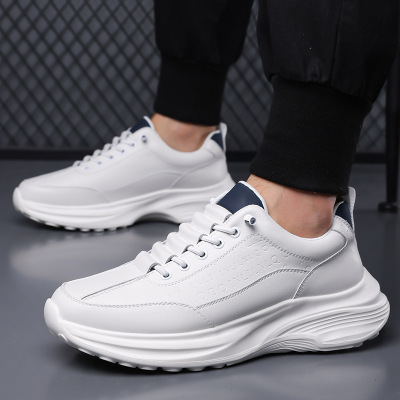 运动鞋男士新款潮流真皮轻盈软底休闲鞋学生跑步户外高档男鞋