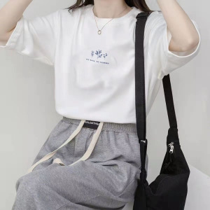 短袖韩版圆领T恤女夏季宽松植物印花休闲纯色打底衫上衣韩国女装
