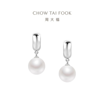 周大福时尚简约S925银镶淡水珍珠耳钉女AQ33324礼物