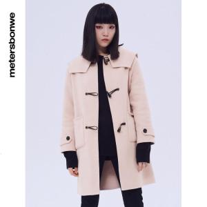 [1件5折价:365]美特斯邦威女大领羊角扣短大衣