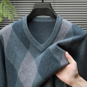 V领羊毛衫男秋冬季新款鸡心领加厚保暖提花打底针织男士毛衣