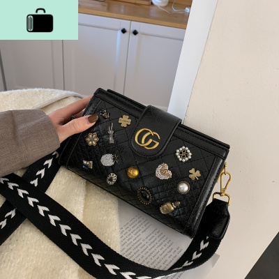 网红铆钉小包包女包2020新款时尚潮迷你高级洋气质感宽肩带斜挎包NEW LAKE女斜挎包