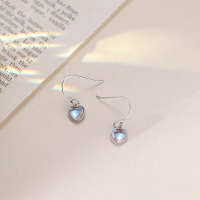 s925纯银耳钉月光石爱心耳环女2024年新款潮轻奢小众高级感耳饰送女朋友老婆情人节七夕生日礼物
