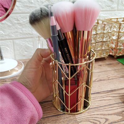 北欧ins风简约金色桌面铁艺笔筒收纳桶收纳筐创意化妆笔筒收纳盒奢华金V型-易品