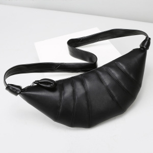 牛角包可颂包女斜挎包软皮质感小众慵懒风包包女新款潮饺子包