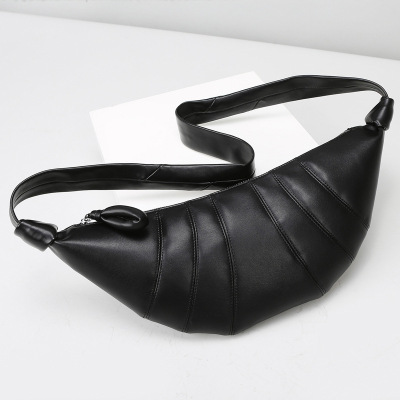 牛角包可颂包女斜挎包软皮质感小众慵懒风包包女新款潮饺子包