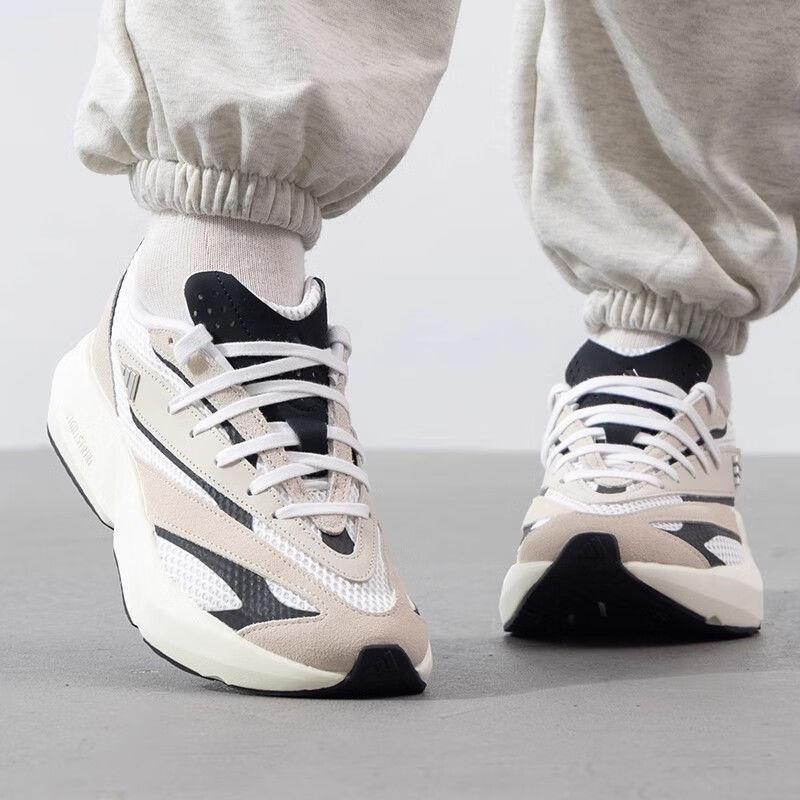 阿迪达斯(adidas)女鞋 新款LIGHTBLAZE运动训练跑步鞋JH6962 C