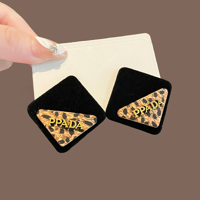 复古菱形豹纹耳钉2024新款独特耳环小众设计感时尚气质耳饰女送女朋友老婆情人节七夕生日礼物