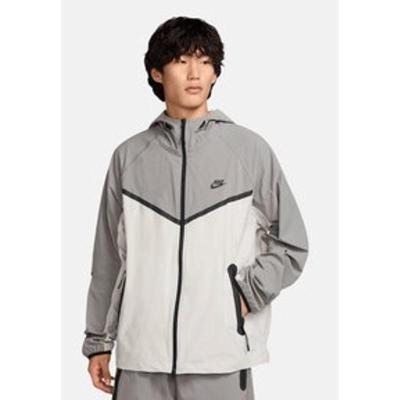 Nike男士轻便运动夹克防风透气休闲外套带帽拉链设计