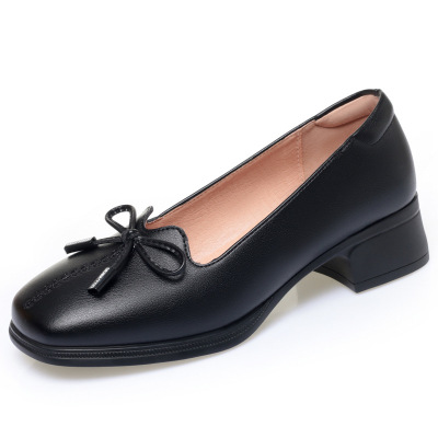 2026春季妈妈鞋单鞋软底舒适防滑中年皮鞋中老年人奶奶女鞋春秋款