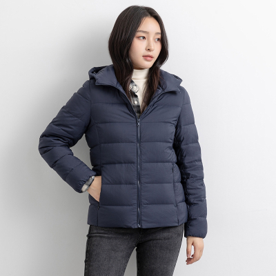 鸭鸭90鸭绒冬季女士羽绒服轻薄连帽时尚宽松短款保暖外套