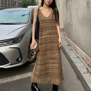 辣妹针织吊带连衣裙女装春秋夏季流苏高级感复古宽松中长款裙INS