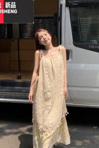YIBUSHENG季新款女茶歇法式海边度假风显瘦流苏镂空花边中长款吊带连衣裙