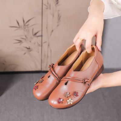 25春秋款妈妈鞋民族风软底防滑复古皮鞋平底中老年31小码奶奶女鞋