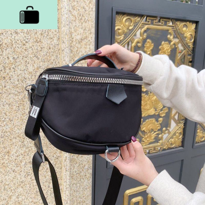 半圆马鞍包包女2020新款春夏季百搭轻便胸包学生大容量网红斜挎包NEW LAKE女斜挎包