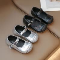 女童鞋2026春秋新款韩版女孩表演亮片公主鞋儿童时尚珍珠扣小皮鞋