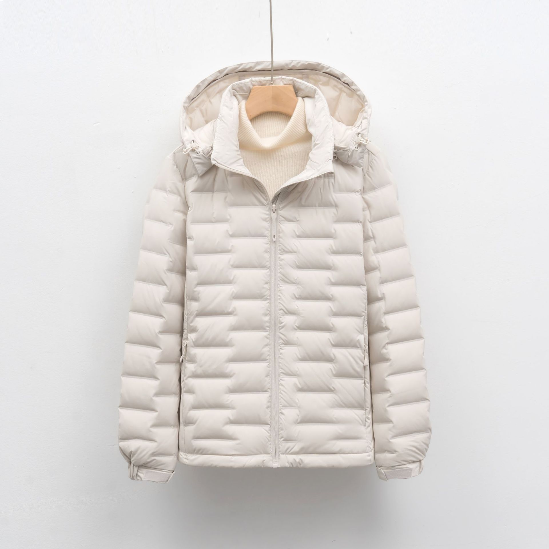 90绒新国标户外轻薄羽绒服女秋冬短款连帽轻便上衣外套_85281