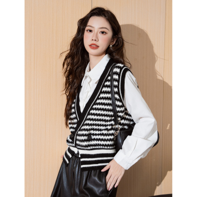 [3件8.5折59.4元,叠加优惠券]唐狮新款冬季条纹开衫针织马甲女V领毛 衣背心设计感小众qd
