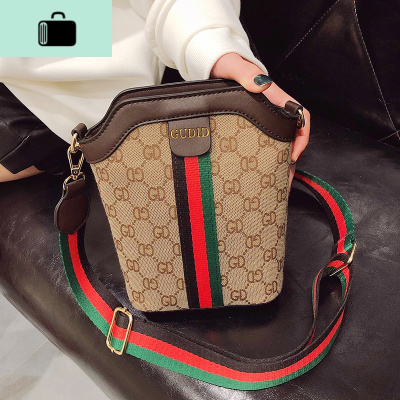 质感小包女2020上新款潮秋冬韩版百搭ins时尚单肩斜挎帆布水桶包NEWLAKE女手包