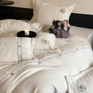 感小香风牛奶绒四件套秋冬加厚法莱绒刺绣被套床单公主风套件