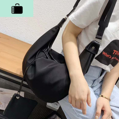 韩丝布料斜跨包2019新款夏季潮女包后背休闲胸包饺子形大容量包包NEW LAKE 大气黑色(加购优先发女斜挎包