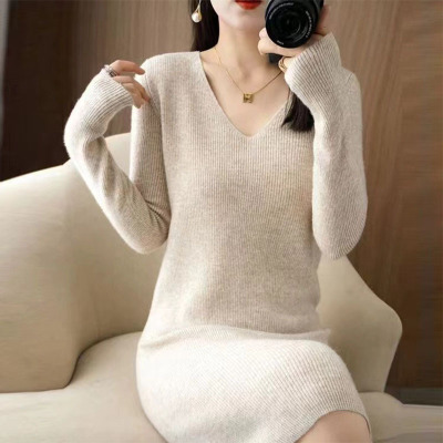 韩系针织连衣裙女秋冬新款内搭修身V领打底衫女长款紧身毛衣裙女