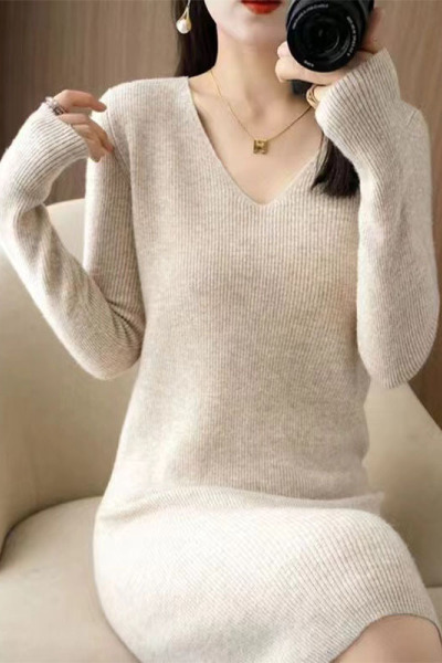 韩系针织连衣裙女秋冬新款内搭修身V领打底衫女长款紧身毛衣裙女