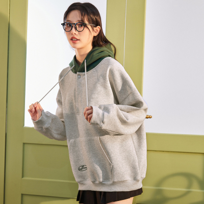 [3件8.5折144.4元,叠加优惠券]唐狮冬季新款女卫衣撞色拼接绿色连帽套头加绒上衣宽松慵懒风