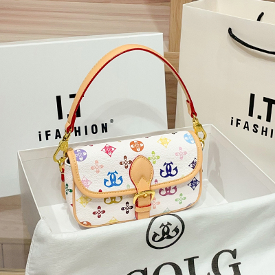 欧美时尚女士包包女2026新款超火高级感轻奢女包复古老花通勤小方包斜挎单肩包法棍小包