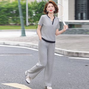 短袖妈妈装小翻领休闲中老年人洋气运动服40岁宽松两件套条纹套装
